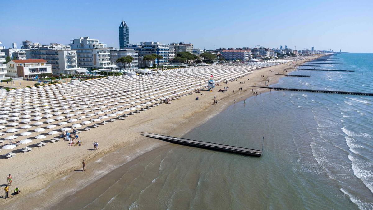 Giovane di 17 anni di Mestre in gravi condizioni dopo un tuffo a Jesolo