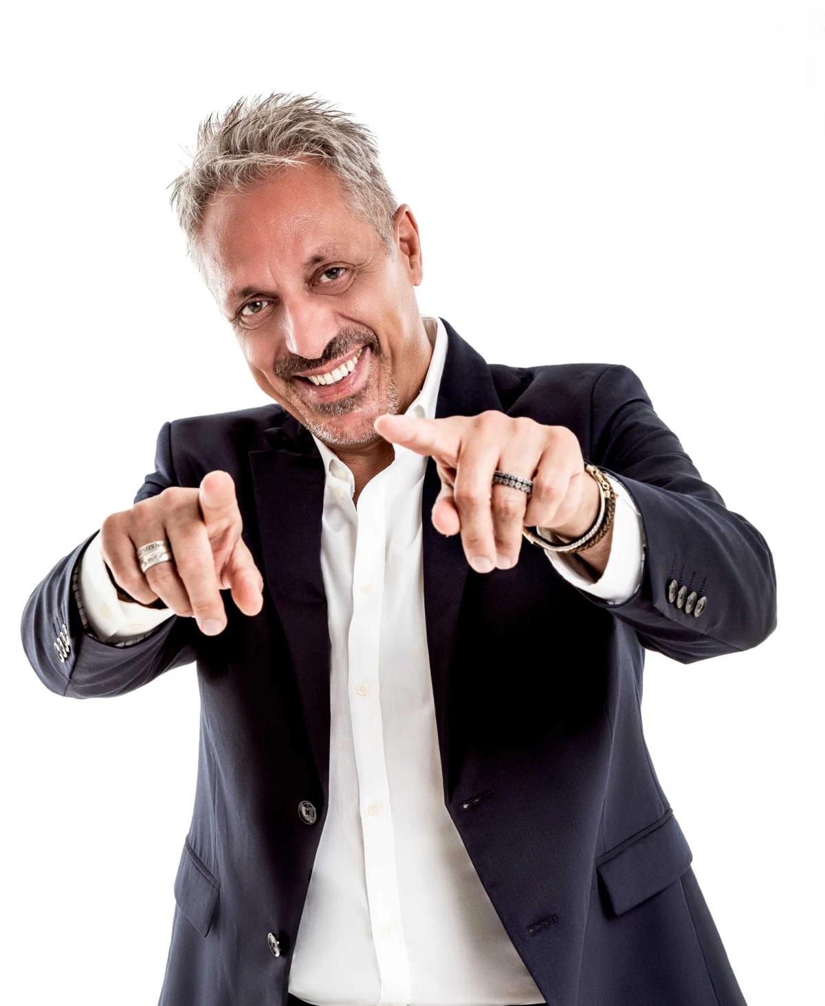 Max Pisu chiude la rassegna La Spezia Estate Festival con uno show di comicità