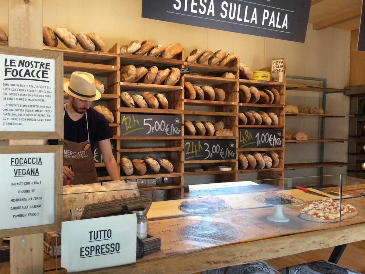 A Pregnana, il rito della focaccia al banco