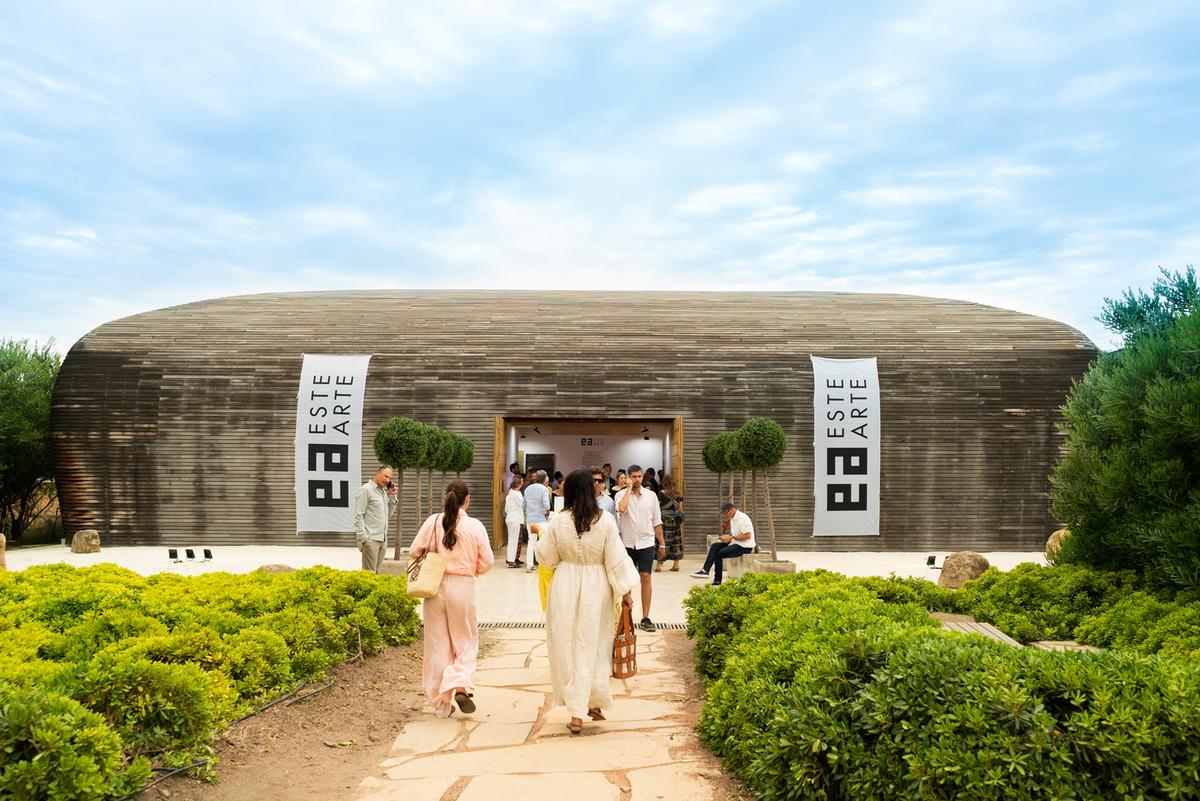 How ESTE ARTE Founder Laura Bardier Built an Art Market from Scratch