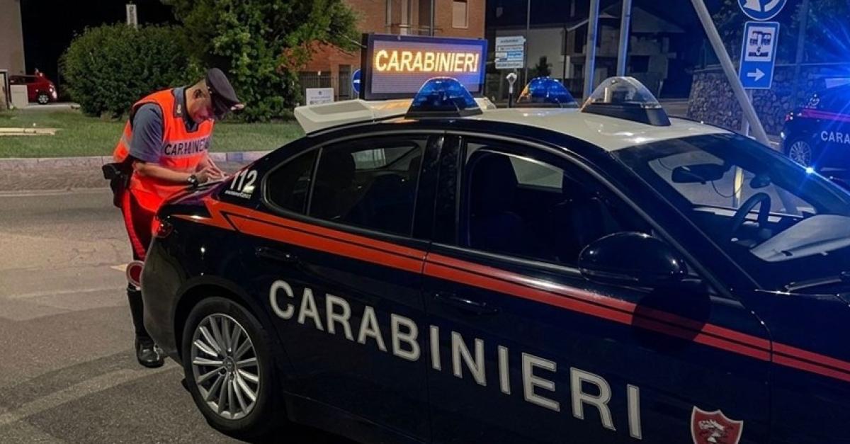 Controlli a Darfo Boario Terme: tre denunce per alcol, patenti revocate e armi improprie