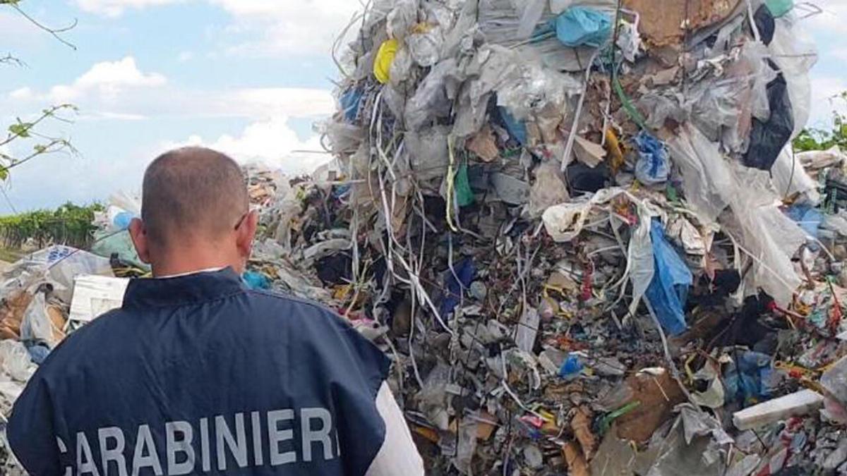 Arresti nel Bresciano per traffico internazionale di rifiuti verso Pakistan e Ue