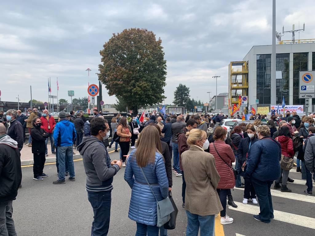 Amazon trasferisce attività cargo a Brescia: sindacati preoccupati per i lavoratori