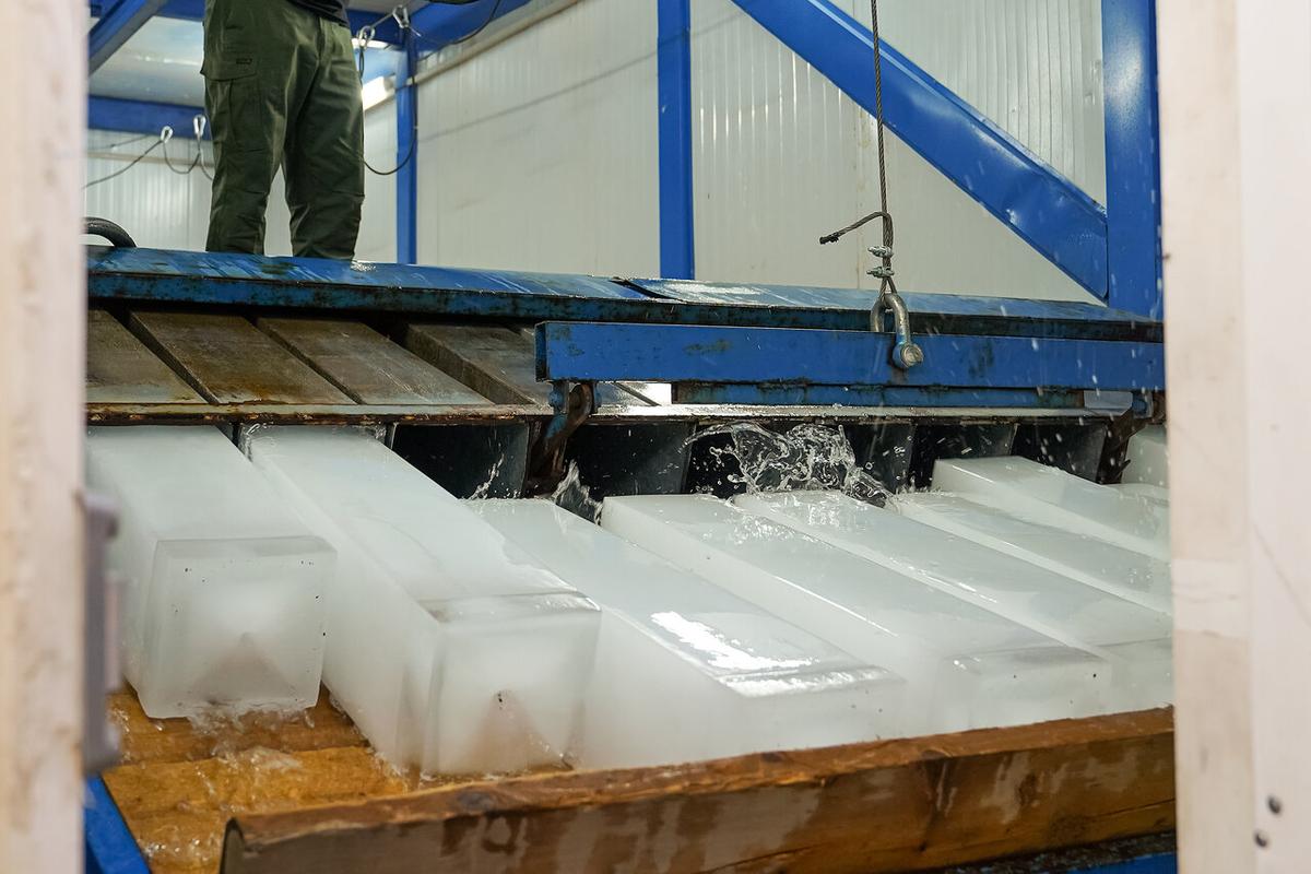 Photos: Ice-Making Factory of Astan Quds Razavi at Mehran Border