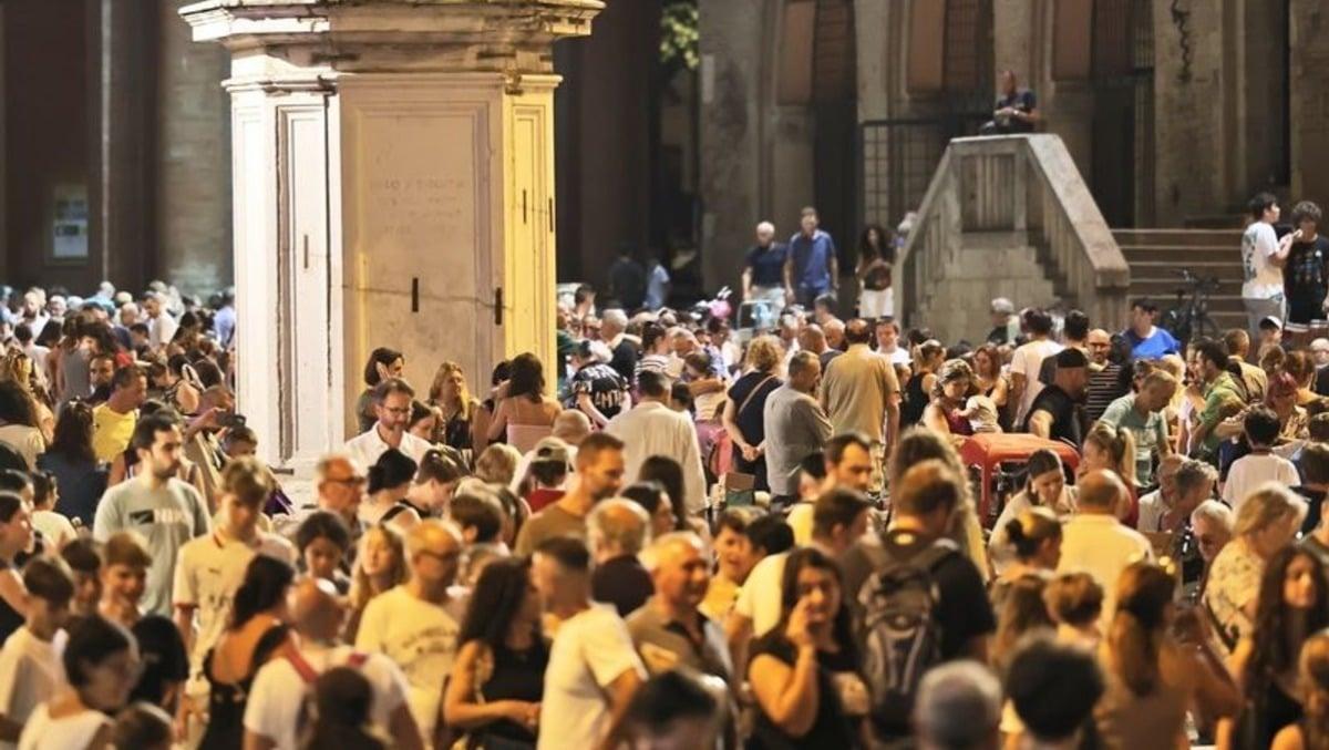 Rimini Shopping Night, il centro si accende: negozi aperti e tanti eventi